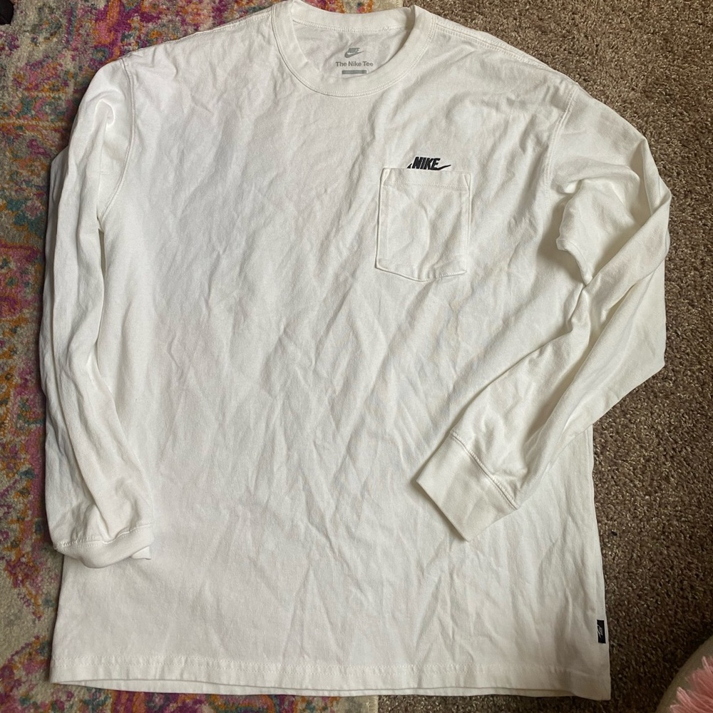 nike | long sleeve men’s tee with pocket | size medium